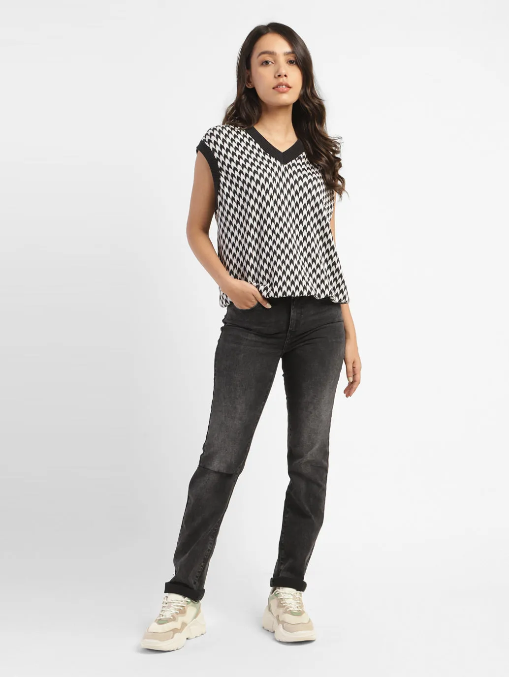 Textured Loose Luxury Women's 312 Black Straight Fit Mid Rise Jeans