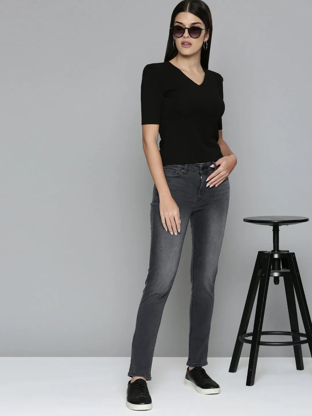Women's 711 Black Skinny Fit Mid Rise Jeans Casual Friday Classic