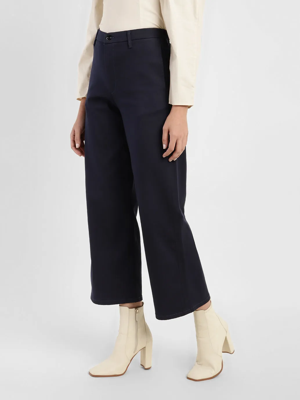 Universal Style Women's Blue Ribcage Bell Bottom Wide Leg Fit High Rise Jeans